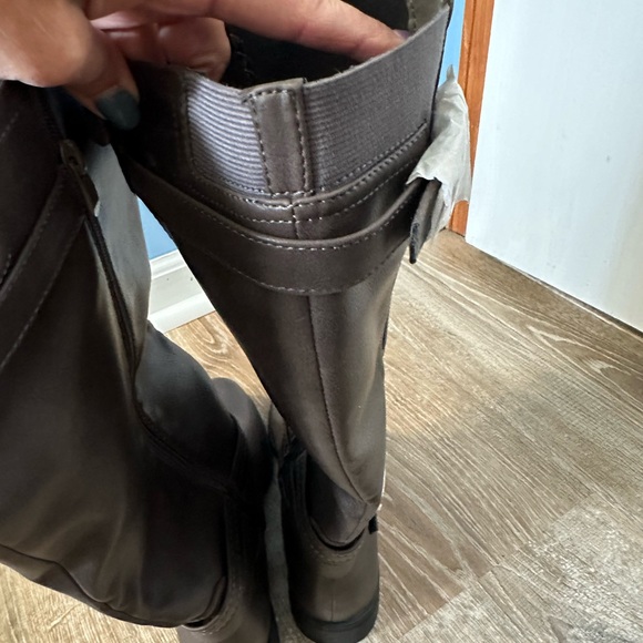 Women’s Grey / Brown Boots, Size 8, NWT - Picture 9 of 11